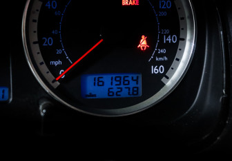 Подержанный автомобиль Volkswagen Jetta Sedan 2003 года (10 фото)