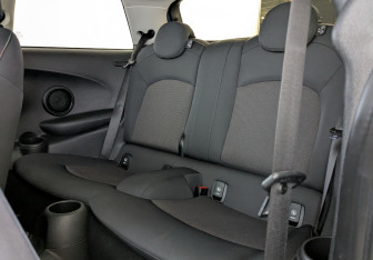 Подержанный автомобиль MINI Hatch 2017 года (10 фото)