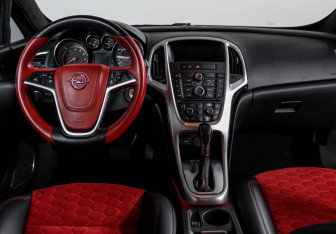 Подержанный автомобиль Opel Astra Hatchback 2014 года (12 фото)