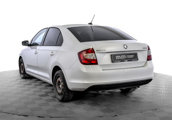 Подержанный автомобиль Skoda Rapid Liftback 2019 года (7 фото)