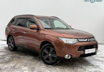 Подержанный автомобиль Mitsubishi Outlander 2012 года (3 фото)