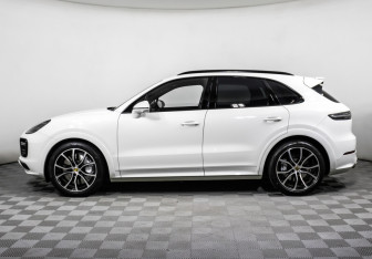 Подержанный автомобиль Porsche Cayenne 2018 года (8 фото)