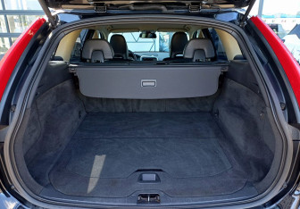 Подержанный автомобиль Volvo XC60 2011 года (10 фото)