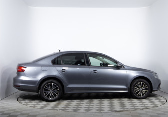 Подержанный автомобиль Volkswagen Jetta Sedan 2016 года (4 фото)