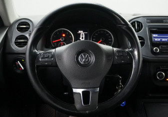 Подержанный автомобиль Volkswagen Tiguan 2011 года (15 фото)