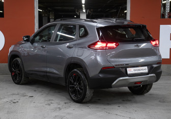 Подержанный автомобиль Chevrolet Tracker 2022 года (7 фото)