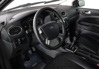 Подержанный автомобиль Ford Focus Hatchback 2006 года (5 фото)