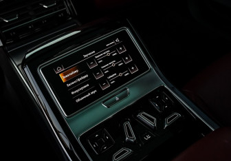 Подержанный автомобиль Audi S8 2020 года (17 фото)