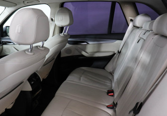 Подержанный автомобиль BMW X5 2016 года (14 фото)