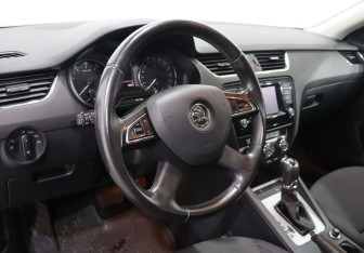 Подержанный автомобиль Skoda Octavia Liftback 2013 года (11 фото)