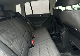 Подержанный автомобиль Volkswagen Tiguan 2011 года (14 фото)