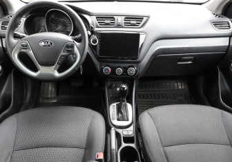 Подержанный автомобиль Kia Rio Hatchback 2016 года (14 фото)