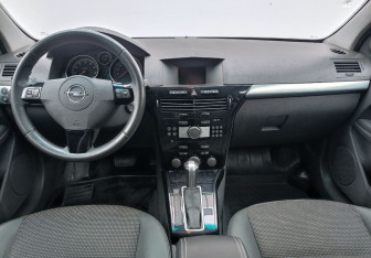 Подержанный автомобиль Opel Astra Hatchback 2008 года (12 фото)