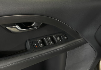 Подержанный автомобиль Volvo XC70 2016 года (17 фото)