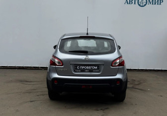 Подержанный автомобиль Nissan Qashqai 2013 года (6 фото)