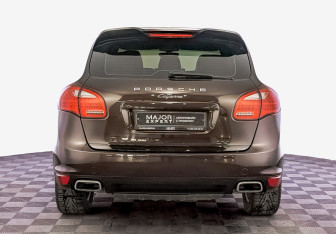 Подержанный автомобиль Porsche Cayenne 2014 года (6 фото)