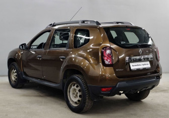 Подержанный автомобиль Renault Duster 2016 года (7 фото)