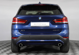 Подержанный автомобиль BMW X1 2020 года (4 фото)