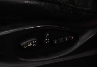 Подержанный автомобиль BMW X5 2003 года (16 фото)