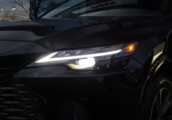 Подержанный автомобиль Lexus RX 2023 года (25 фото)