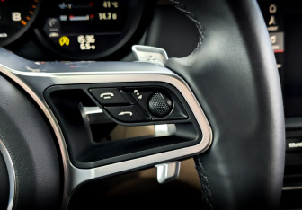Подержанный автомобиль Porsche Macan 2020 года (30 фото)