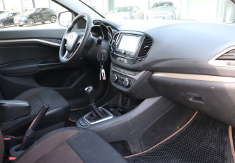 Подержанный автомобиль LADA (ВАЗ) Vesta Sedan 2017 года (9 фото)