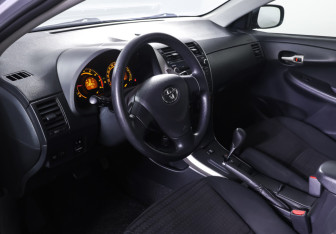 Подержанный автомобиль Toyota Corolla Sedan 2008 года (14 фото)