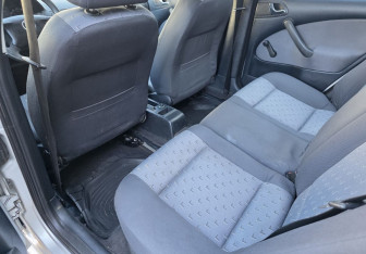 Подержанный автомобиль Skoda Octavia Liftback 2005 года (10 фото)