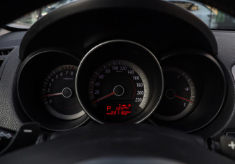 Подержанный автомобиль Kia Cerato Coupe 2011 года (22 фото)