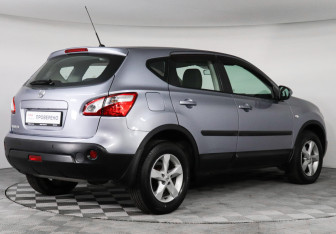 Подержанный автомобиль Nissan Qashqai 2012 года (5 фото)