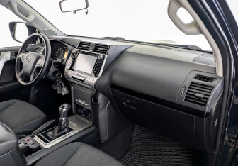 Подержанный автомобиль Toyota Land Cruiser Prado 2018 года (11 фото)
