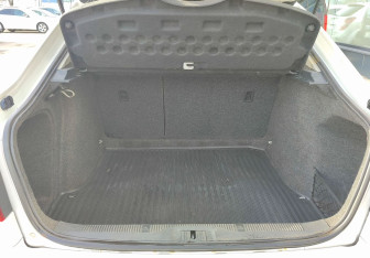 Подержанный автомобиль Skoda Octavia Liftback 2011 года (12 фото)