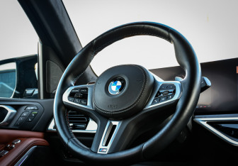 Подержанный автомобиль BMW X7 2022 года (87 фото)