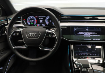 Подержанный автомобиль Audi A8 2021 года (10 фото)