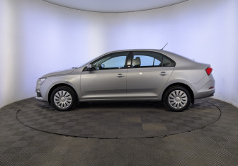 Подержанный автомобиль Skoda Rapid Liftback 2021 года (8 фото)