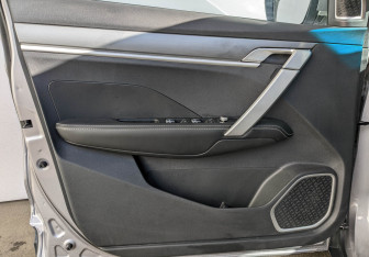 Подержанный автомобиль Geely Coolray 2023 года (18 фото)