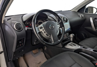 Подержанный автомобиль Nissan Qashqai 2013 года (14 фото)