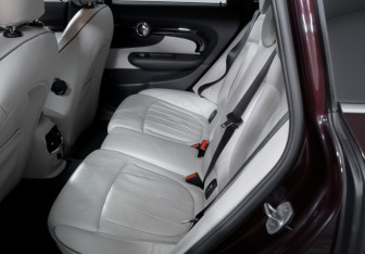 Подержанный автомобиль MINI Clubman Wagon 2017 года (10 фото)