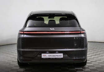 Подержанный автомобиль LiXiang L7 2023 года (6 фото)