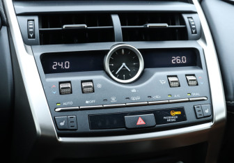 Подержанный автомобиль Lexus NX 2019 года (18 фото)