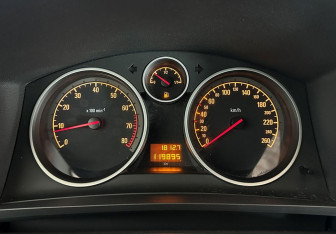 Подержанный автомобиль Opel Zafira Compactvan 2008 года (18 фото)