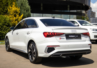 Подержанный автомобиль Audi A3 Sedan 2022 года (5 фото)