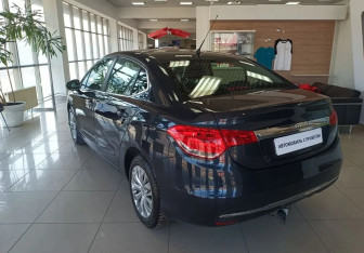 Подержанный автомобиль Citroen C4 Sedan 2017 года (7 фото)