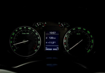 Подержанный автомобиль Skoda Octavia Liftback 2006 года (12 фото)