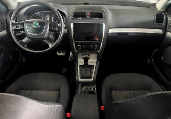 Подержанный автомобиль Skoda Octavia Liftback 2011 года (9 фото)