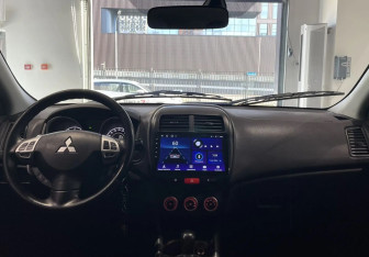 Подержанный автомобиль Mitsubishi ASX 2010 года (11 фото)