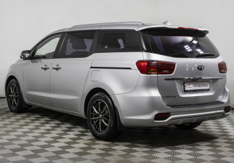 Подержанный автомобиль Kia Carnival 2019 года (7 фото)