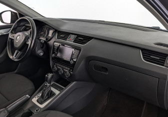 Подержанный автомобиль Skoda Octavia Liftback 2016 года (13 фото)