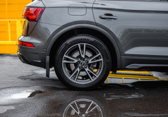 Подержанный автомобиль Audi Q5 2021 года (13 фото)