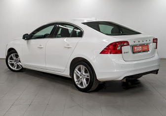 Подержанный автомобиль Volvo S60 2014 года (7 фото)